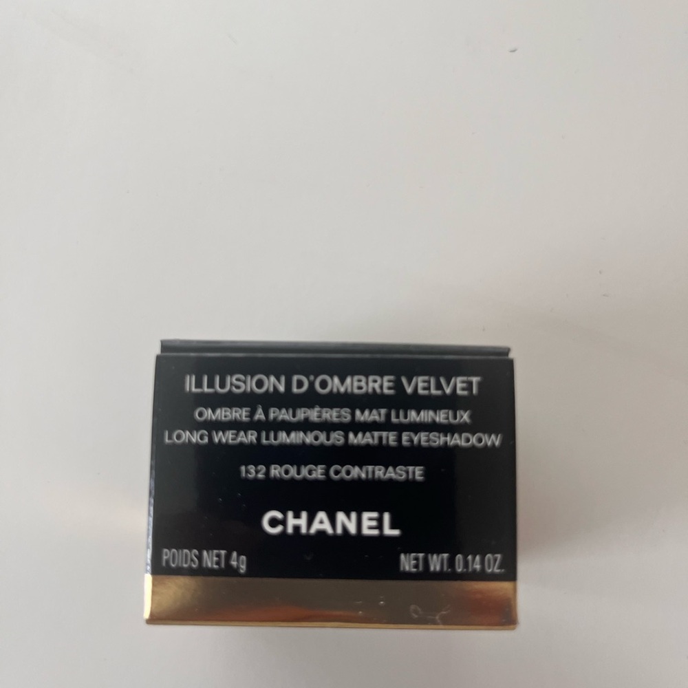 CHANEL Illusion D'Ombre Velvet Eyeshadow - Rouge Contraste